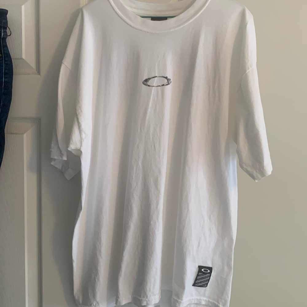 Men’s Oakley T-Shirt White. Size XL